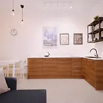 Harmonious Victus In Downtown By Renters