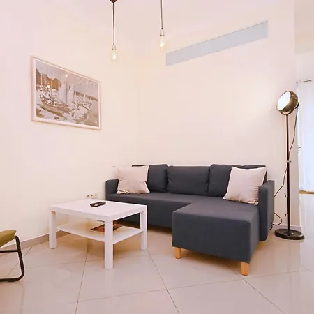 Harmonious Victus In Downtown By Renters *