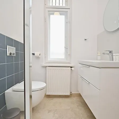 Victus Apartamenty, Ebba Daire